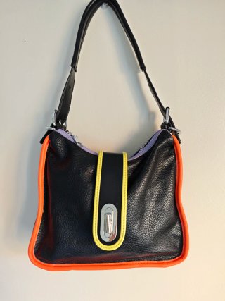 Bolso polipiel negro y naranja