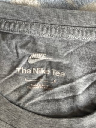 Camiseta Nike Gris