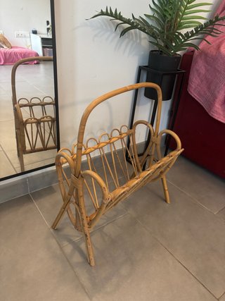 Revistero de mimbre vintage