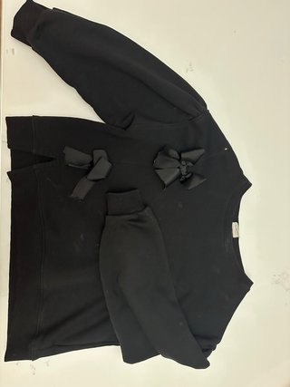 Sudadera negra con lazos