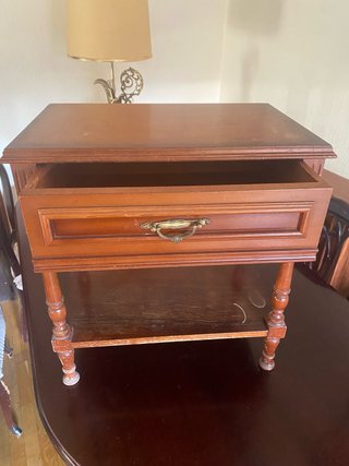 Mesita de madera antigua