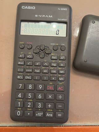 Calculadora Científica Casio fx-82MS