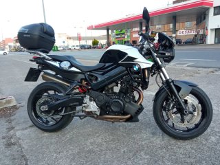 BMW F800R Naked Negra y Blanca