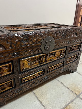Baúl oriental madera tallada