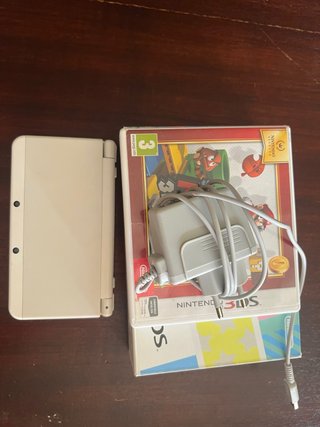 New Nintendo 3DS + Super Mario Bros.+ micro sd