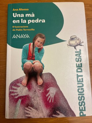 Una mà en la pedra