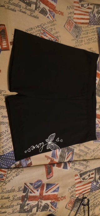 Pantaloncini neri con stampa farfalla