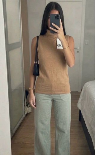 Jersey cuello alto sin mangas Zara
