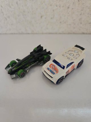 Hot Wheels Acceleracers Bassline y Racing drones