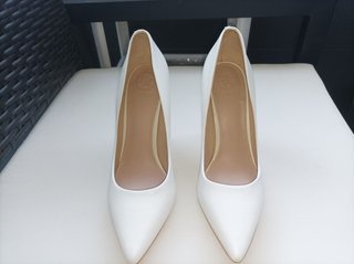 Zapatos Guess Tacón altos Blancos Talla 38