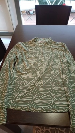 Camiseta INSIDE verde con estampado