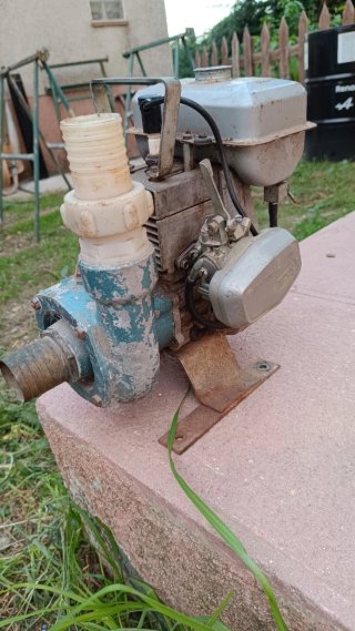 Bomba de agua a gasolina