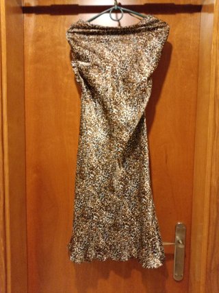 Vestido de seda con espalda abierta