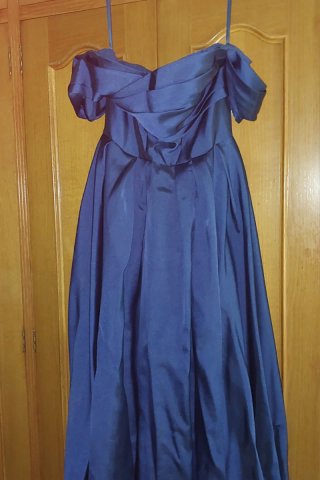 Vestido de fiesta azul hombros descubiertos