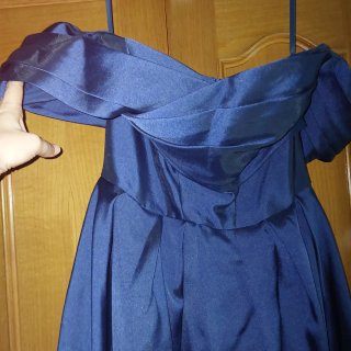 Vestido de fiesta azul hombros descubiertos