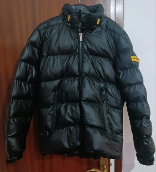 Chaqueta plumífero negro acolchado