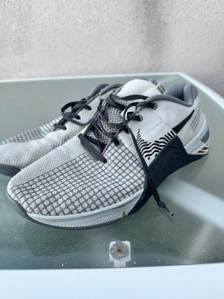 Zapatillas Nike Metcon Gris y Blanco