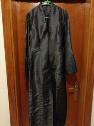 Vestido largo de seda negro