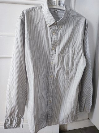 Camisa Uniqlo Talla L Rayas Grises y Blancas