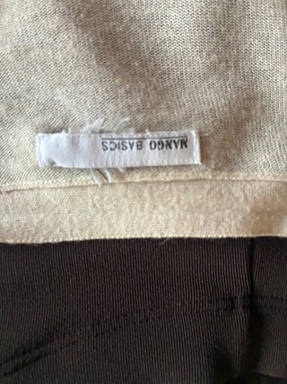Leggins marrones con chaqueta crema de mango