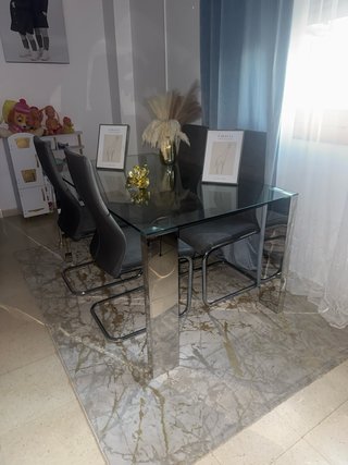 Mesa de Cristal y 4 Sillas