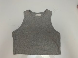 Top Gris Corto  (es la XL pero queda muy pequeño)