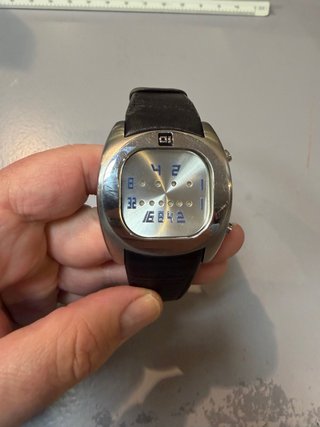 Reloj Binario oi Plata y Negro