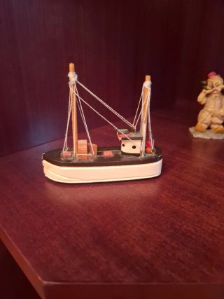 Maqueta de barco pesquero