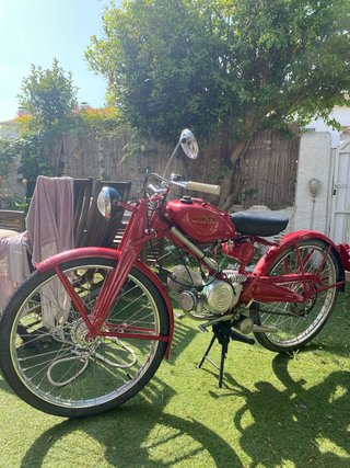 Moto Guzzi Hispania 65cc Roja