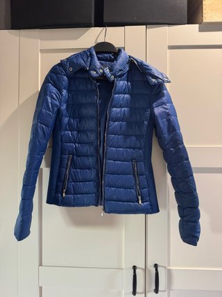 Abrigo de plumas azul Zara