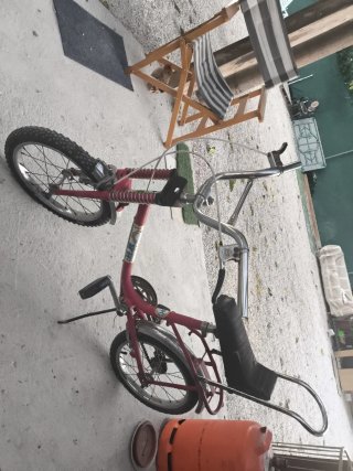 Bicicleta infantil roja
