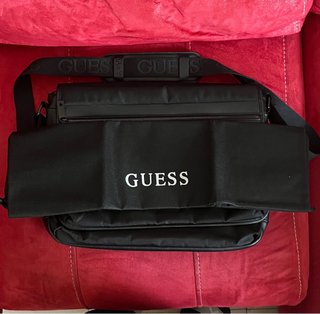 Bandolera GUESS para portátil con compartimentos