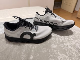 Zapatillas On Running Blancas y Negras
