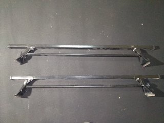 Pareja de barras portaequipajes marca Cruz Basic