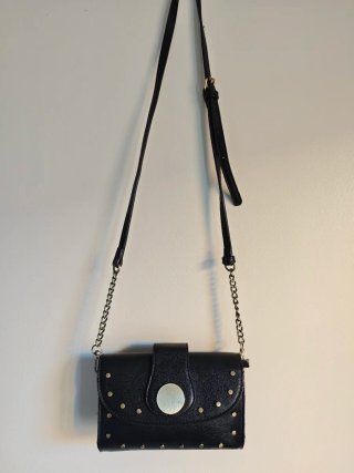 Mini bolso negro con tachuelas