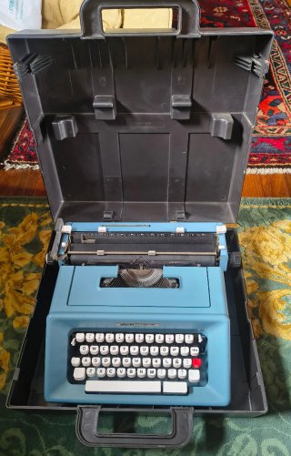 Máquina de escribir Olivetti Studio 46