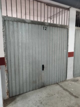 Puerta de garaje metálica número 12