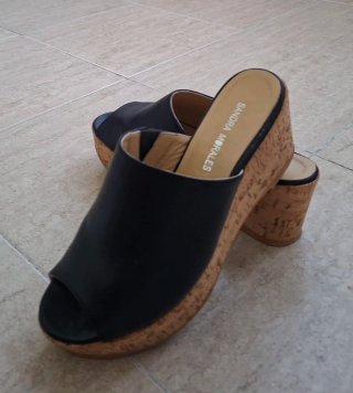 Zuecos Sandra Morales Negros