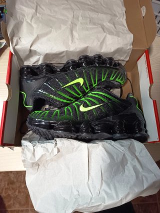 Zapatillas Nike Shox Negras y Verdes