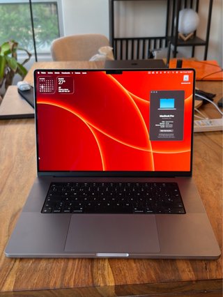 MacBook Pro 16″ M1 Max · 64 GB RAM · SSD 2 TB