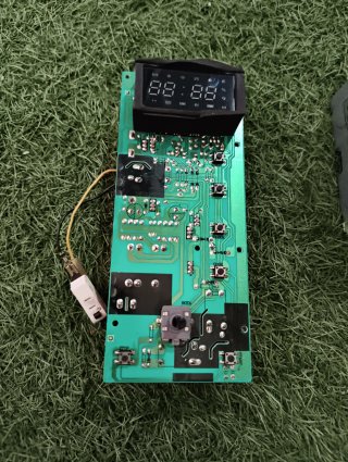 Placa electrónica con pantalla digital