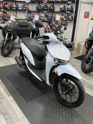 SYM BWT 125 Blanca