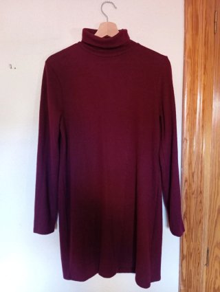 Vestido granate efecto jersey cuello alto