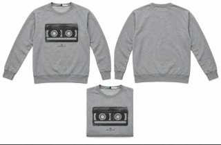 Sudadera gris con estampado de casete