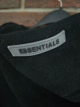 Sudadera Fear of God Essentials Negra