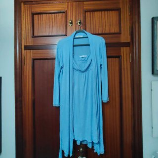 Camisón y bata maternidad azul