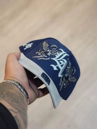 Gorra con bordados