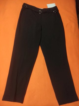 Pantalón Negro marca Viloeta by Mango