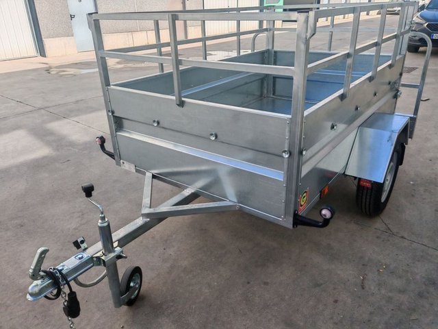 NUEVO: Remolque 750 kg 208X133X50 + barandillas
