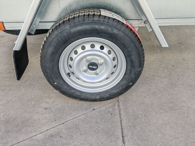 NUEVO: Remolque 750 kg 208X133X50 + barandillas